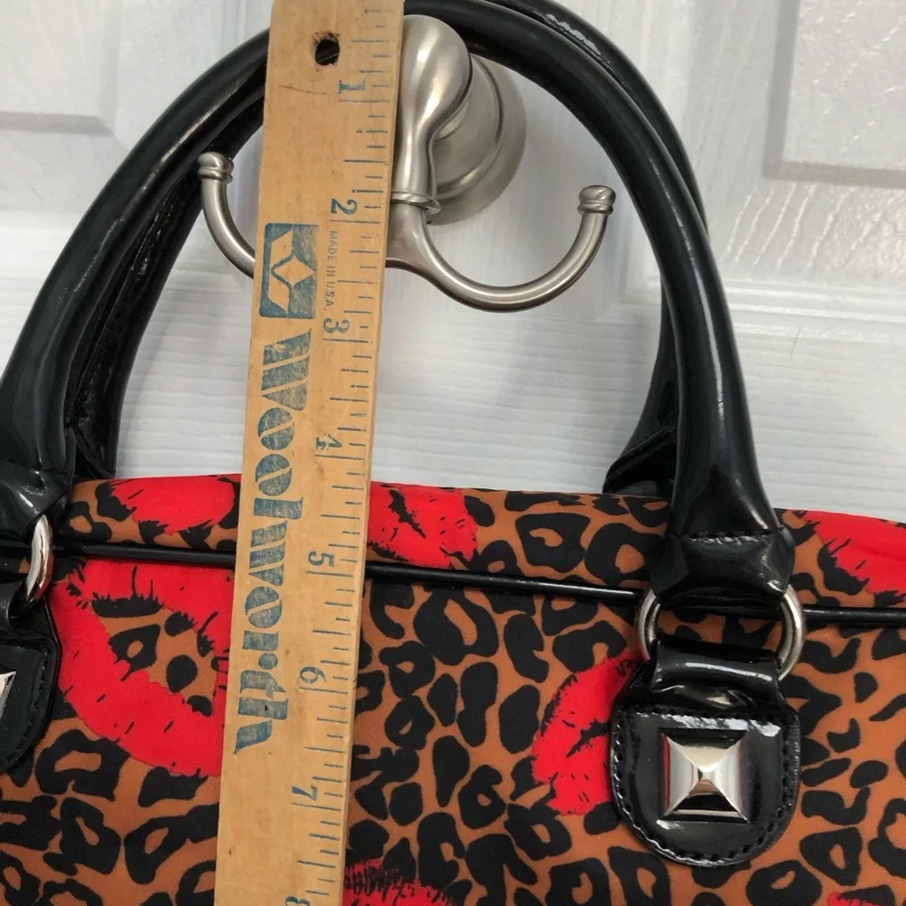 Betsey Johnson flaws multiple
